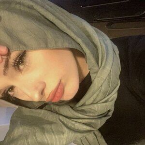 Meet your Posher, Amina